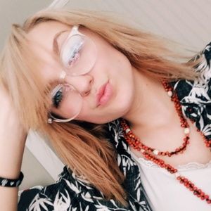 Meet your Posher, Madeleine